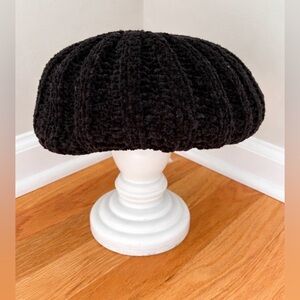 Vintage rare strawbridge & clothier made in Italy Black Textured Knit Pouf hat